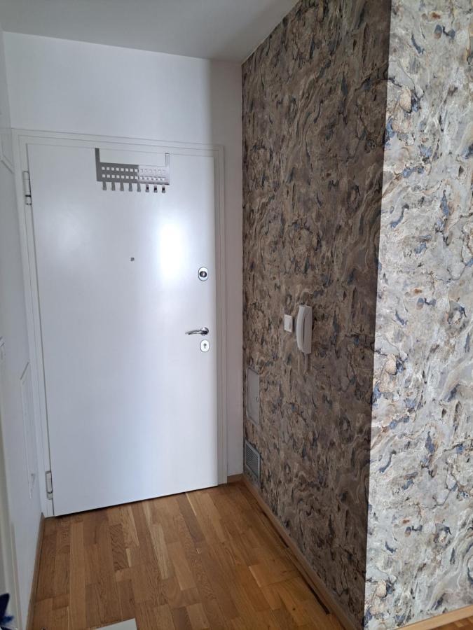 Mariposa, Apartment With Balcony, Private Parking In The Garage, Near The Biggest Shopping Center Mall Of 斯普利特 外观 照片