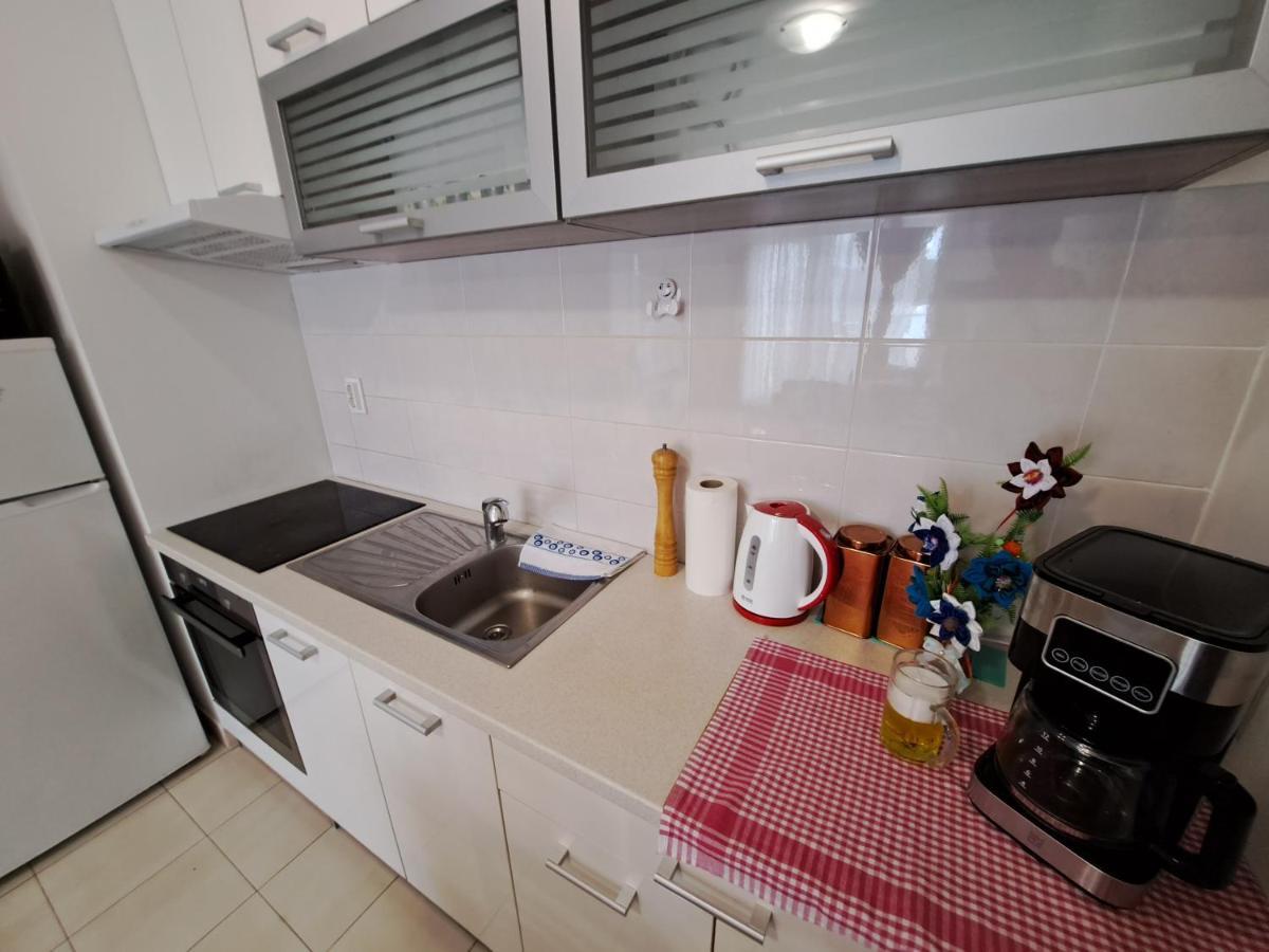 Mariposa, Apartment With Balcony, Private Parking In The Garage, Near The Biggest Shopping Center Mall Of 斯普利特 外观 照片