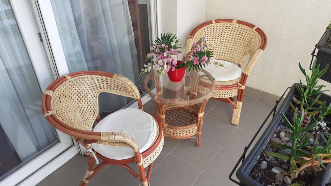Mariposa, Apartment With Balcony, Private Parking In The Garage, Near The Biggest Shopping Center Mall Of 斯普利特 外观 照片