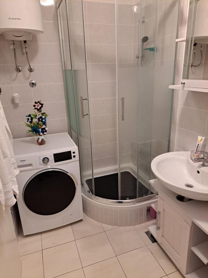 Mariposa, Apartment With Balcony, Private Parking In The Garage, Near The Biggest Shopping Center Mall Of 斯普利特 外观 照片