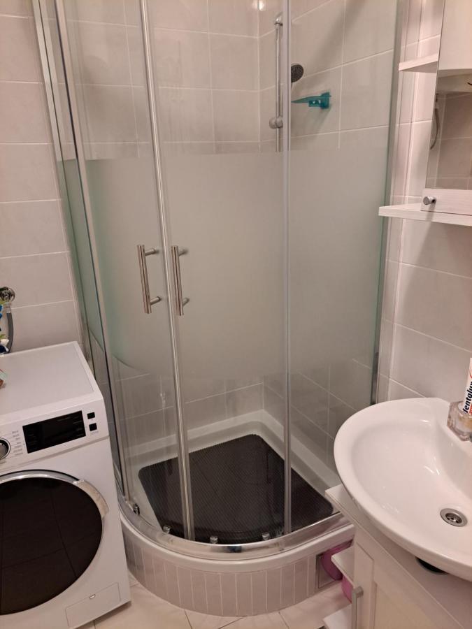 Mariposa, Apartment With Balcony, Private Parking In The Garage, Near The Biggest Shopping Center Mall Of 斯普利特 外观 照片